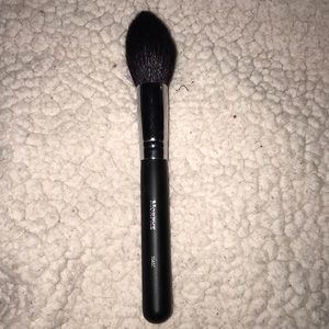 Morphe M401 Large Pointed Powder Brush